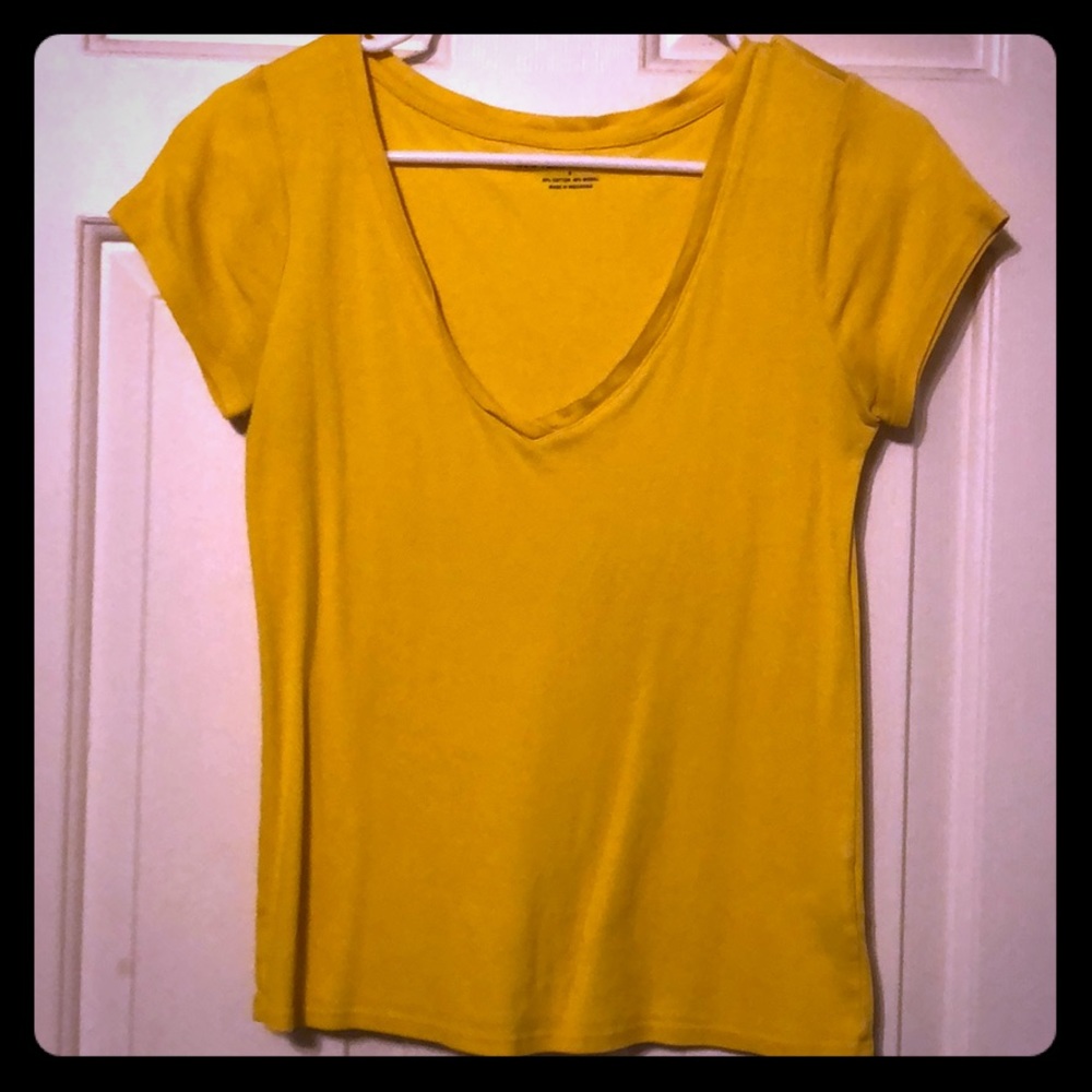 V-neck tee